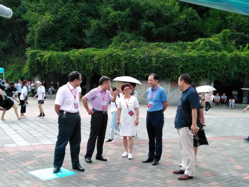 1 校领导一行亲临yl9193永利官网迎新现场指导工作.jpg